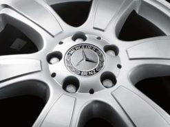 Mercedes originalt felgemblemsett sort laurell