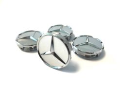 Mercedes originalt sett med felgemblemer