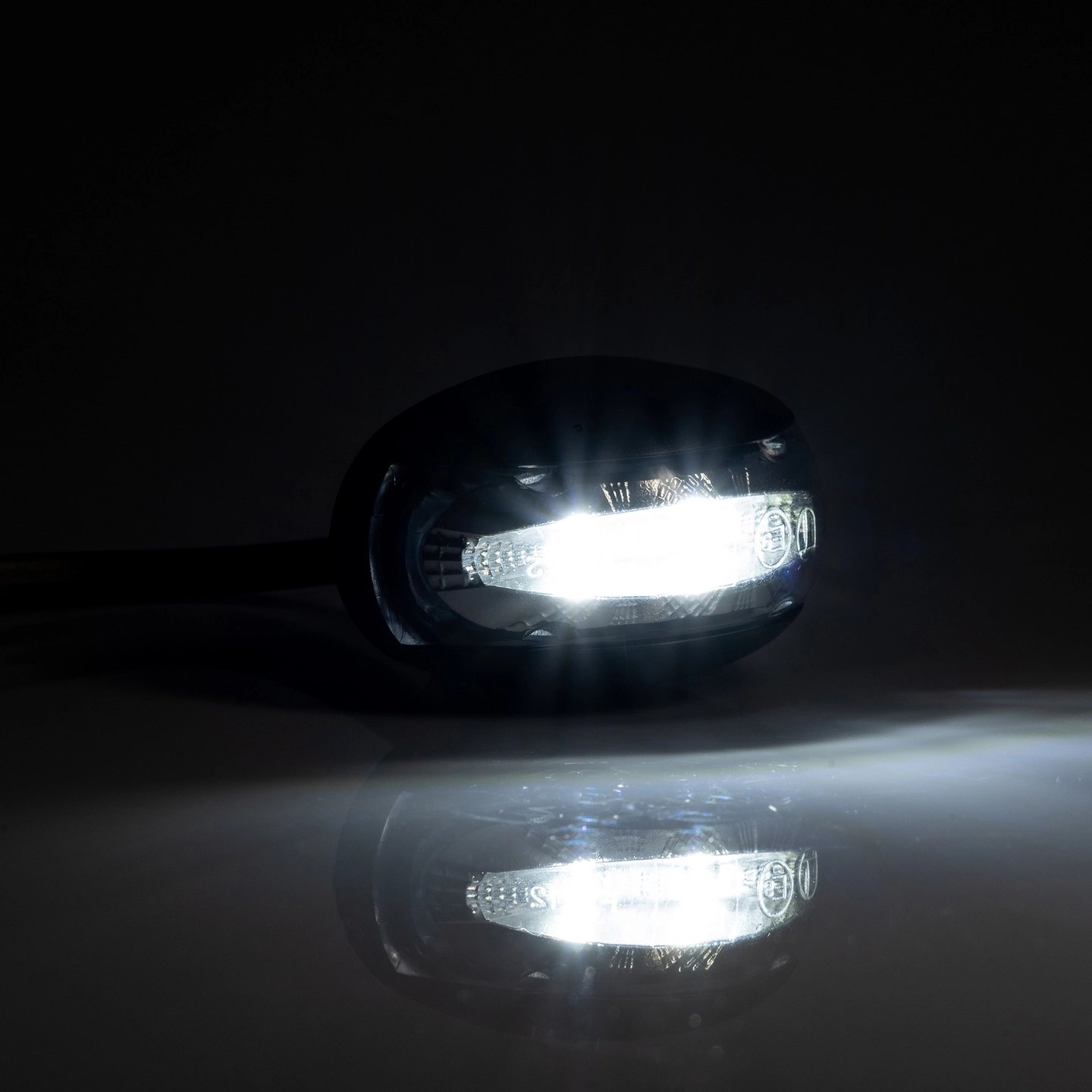 Ovalt, hvitt markeringslys 12-36V, LED, kabel | Fristom Ovalt, hvitt markeringslys 12-36V, LED, kabel - Bilde 3