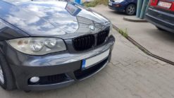 Alternative view of Støtfanger foran passer for BMW 1-serie E81 E82 E87 E88 (2009-up) M-tech M-Technik Design og sentrale nyregitter M Design Piano Black