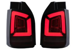 Full LED-baklys egnet for VW Transporter V T5 Facelift (2010-2015) med dynamisk blinklys rød røyk