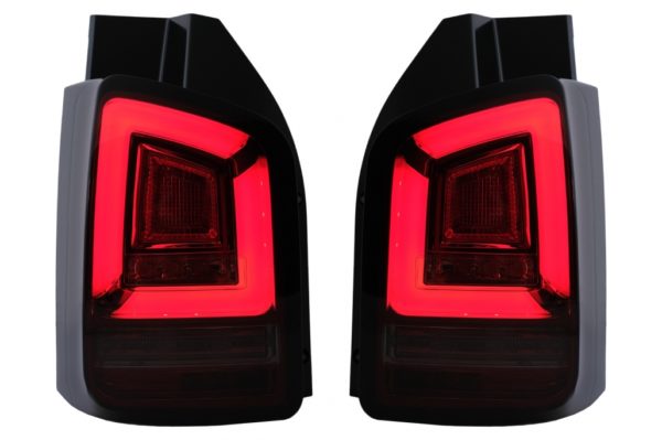 Full LED-baklys egnet for VW Transporter V T5 Facelift (2010-2015) med dynamisk blinklys rød røyk