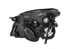 Alternative view of - Opel Vectra C  - Opel Signum (2002-2005) Utskifting av høyre frontlys svart bakgrunn 1825983