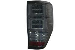 Alternative view of Baklys LED egnet for Ford Ranger (2012-2018) med sekvensielle dynamiske svinglys Smoke