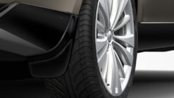 Skvettelapper bak i glanset sort