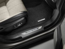 Sill tredeplater - opplyst, foran, par